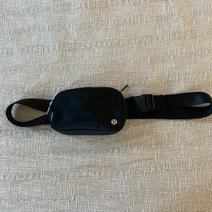 Lululemon Everywhere Belt Bag Black